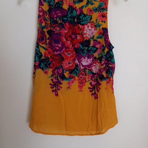 Meadow Rue by Anthropologie sleeveless button down v-neck. Gold floral S - Picture 3 of 7